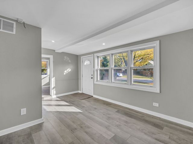 1820 Tomahawk Trail, Round Lake Heights, IL 60073