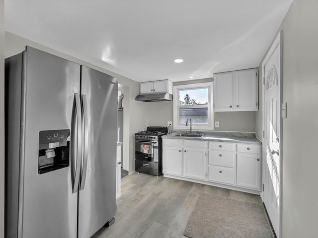 1820 Tomahawk Trail, Round Lake Heights, IL 60073