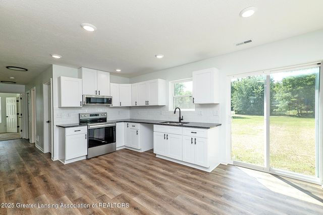 1429 Pierce Road, Lansing, MI 48910