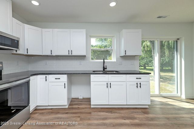 1429 Pierce Road, Lansing, MI 48910