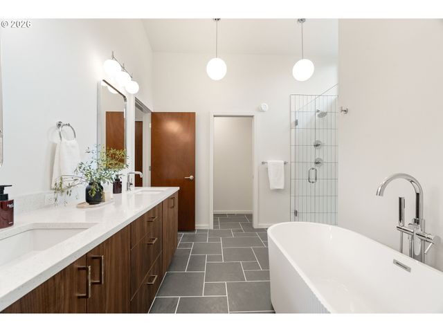 3105 Nw BLUE SKY Ln, Portland, OR 97229