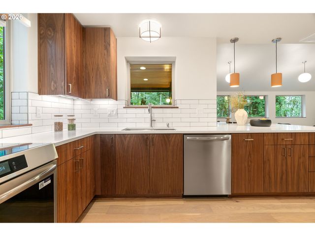 3105 Nw BLUE SKY Ln, Portland, OR 97229