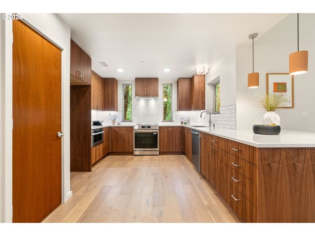 3105 Nw BLUE SKY Ln, Portland, OR 97229