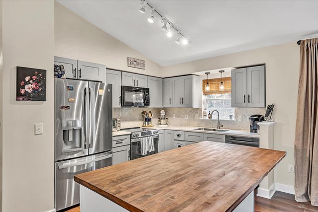 5181 Crumpacker DR, Roanoke, VA 24019