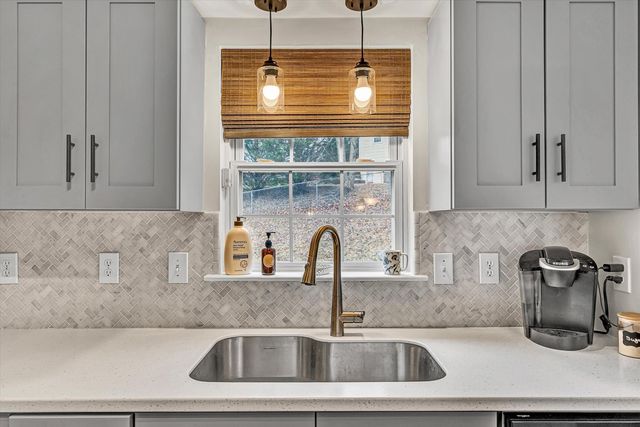 5181 Crumpacker DR, Roanoke, VA 24019