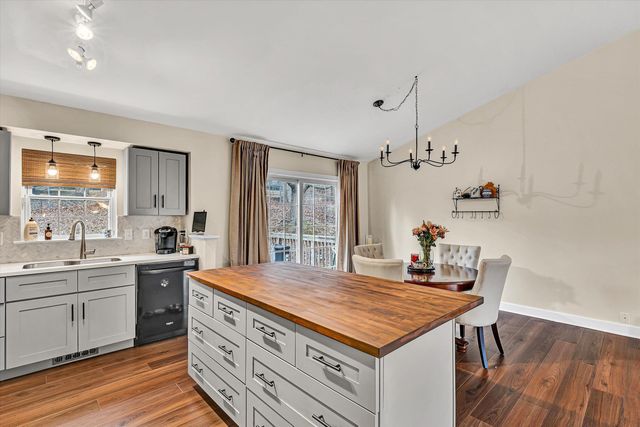 5181 Crumpacker DR, Roanoke, VA 24019