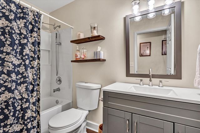 5181 Crumpacker DR, Roanoke, VA 24019