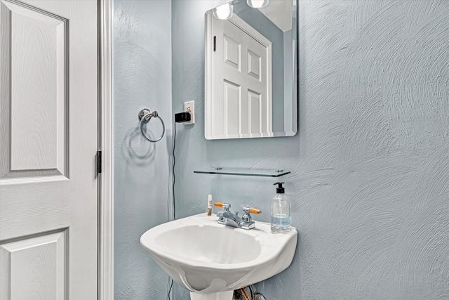 5181 Crumpacker DR, Roanoke, VA 24019