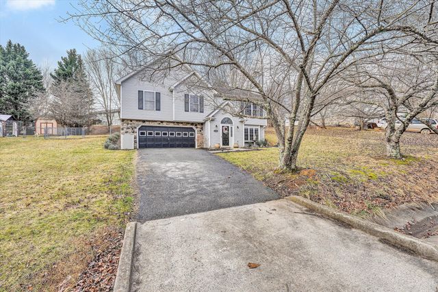 5181 Crumpacker DR, Roanoke, VA 24019