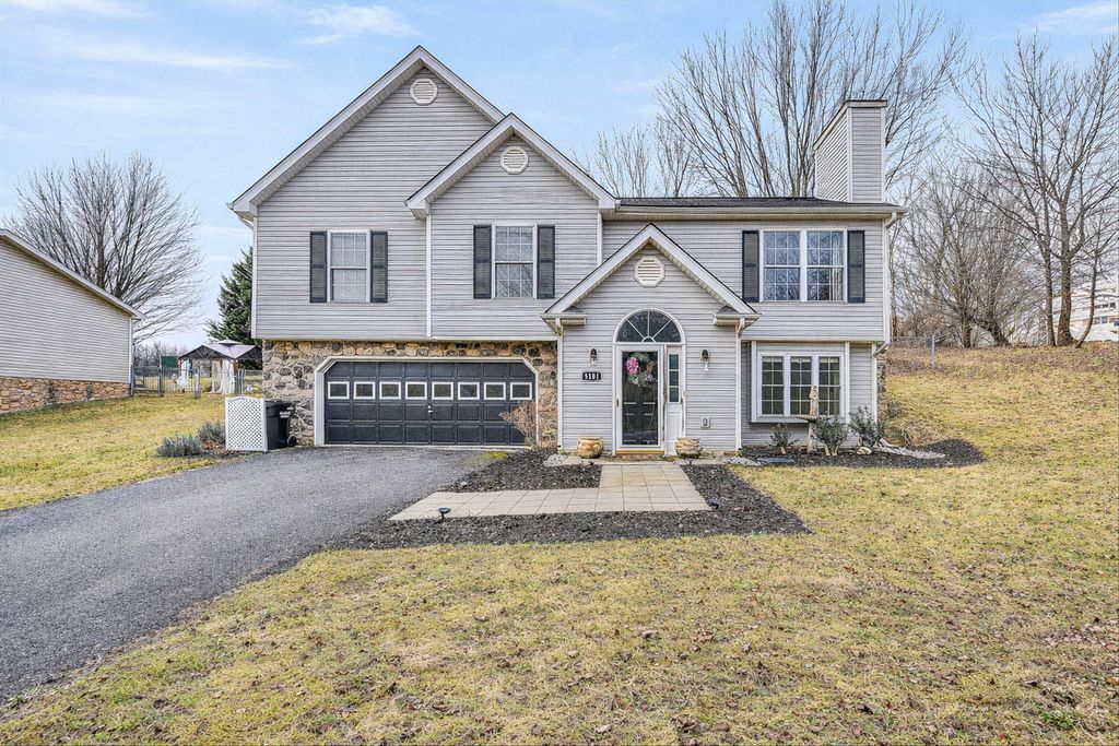 5181 Crumpacker DR, Roanoke, VA 24019