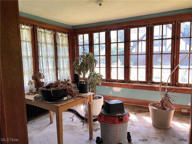 1568 W Exchange Street, Akron, OH 44313