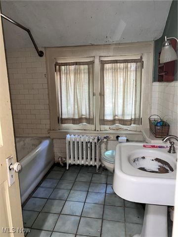 1568 W Exchange Street, Akron, OH 44313