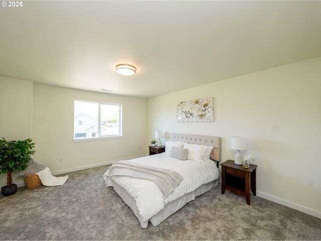 729 Periander Way, Harrisburg, OR 97446