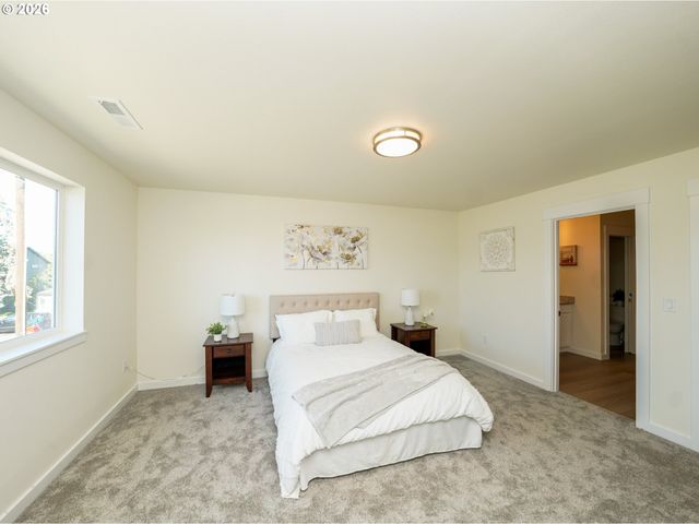 729 Periander Way, Harrisburg, OR 97446