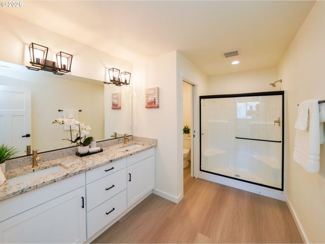 729 Periander Way, Harrisburg, OR 97446