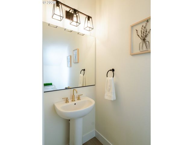729 Periander Way, Harrisburg, OR 97446
