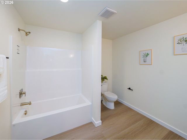 729 Periander Way, Harrisburg, OR 97446