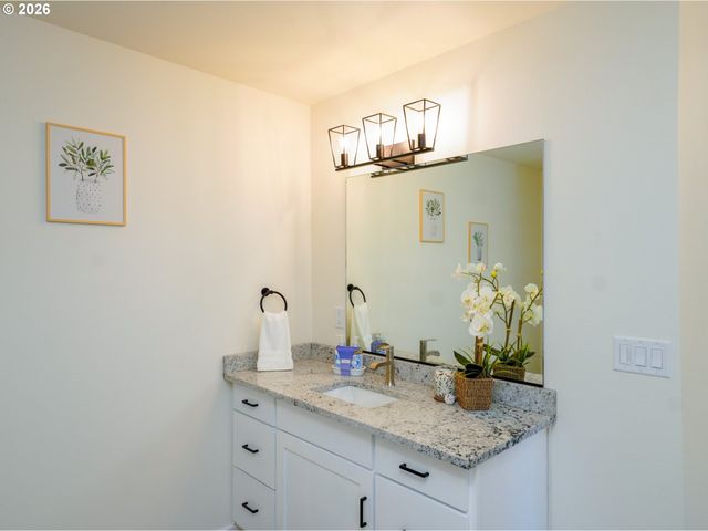 729 Periander Way, Harrisburg, OR 97446