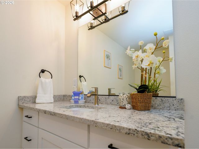 729 Periander Way, Harrisburg, OR 97446
