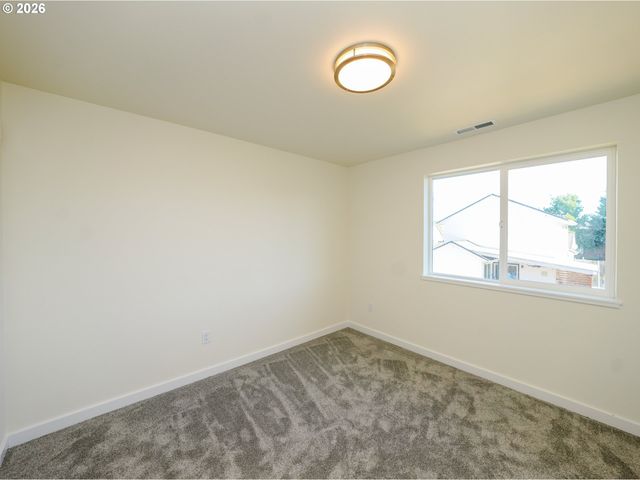 729 Periander Way, Harrisburg, OR 97446