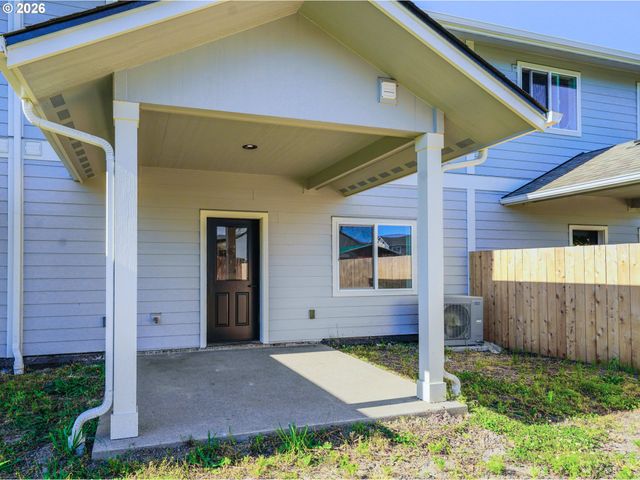 729 Periander Way, Harrisburg, OR 97446