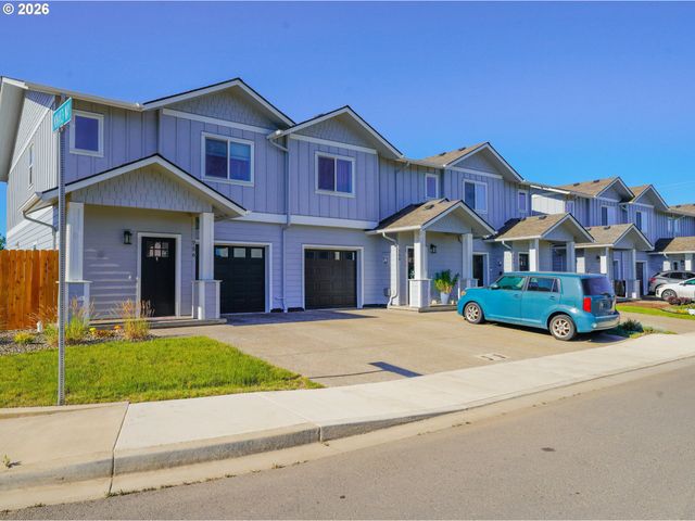729 Periander Way, Harrisburg, OR 97446