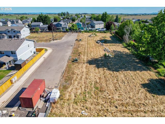 729 Periander Way, Harrisburg, OR 97446