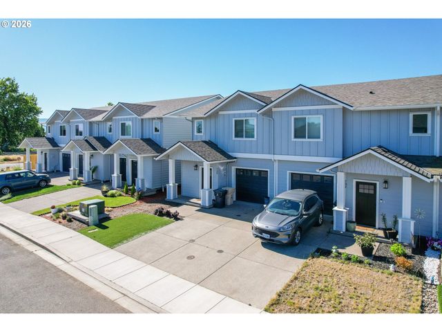 729 Periander Way, Harrisburg, OR 97446