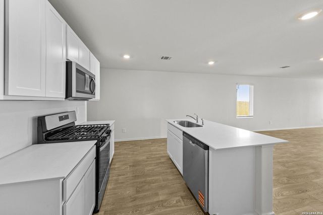16023 Mahogany Way, Elmendorf, TX 78112