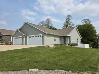 301 Creekside COURT, Watertown, WI 53098