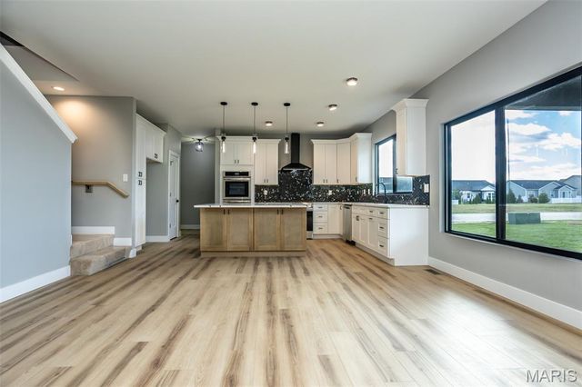 7123 Savannah Drive, Glen Carbon, IL 62034