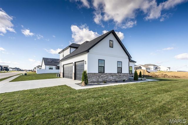 7123 Savannah Drive, Glen Carbon, IL 62034