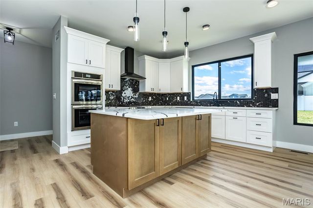 7123 Savannah Drive, Glen Carbon, IL 62034