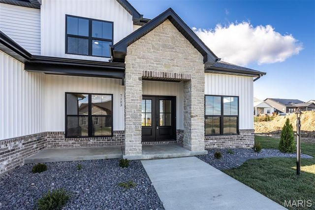 7123 Savannah Drive, Glen Carbon, IL 62034