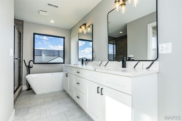 7123 Savannah Drive, Glen Carbon, IL 62034