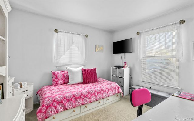 20 Beacon Street, Shirley, NY 11967