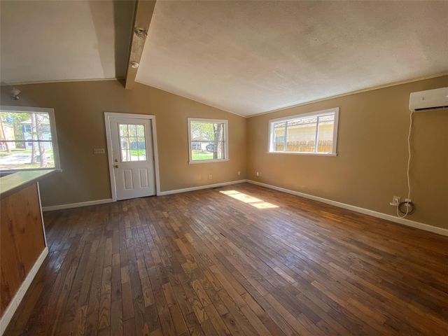28613 Netawaka, Huntsville, TX 77340