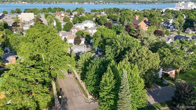 515 Jay Street, Saint Clair, MI 48079