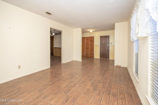 2704 Catherine Drive, Ocean Springs, MS 39564