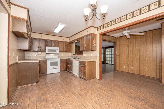 2704 Catherine Drive, Ocean Springs, MS 39564