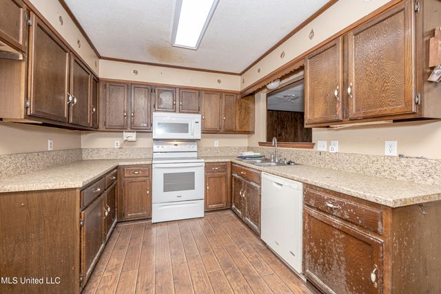 2704 Catherine Drive, Ocean Springs, MS 39564