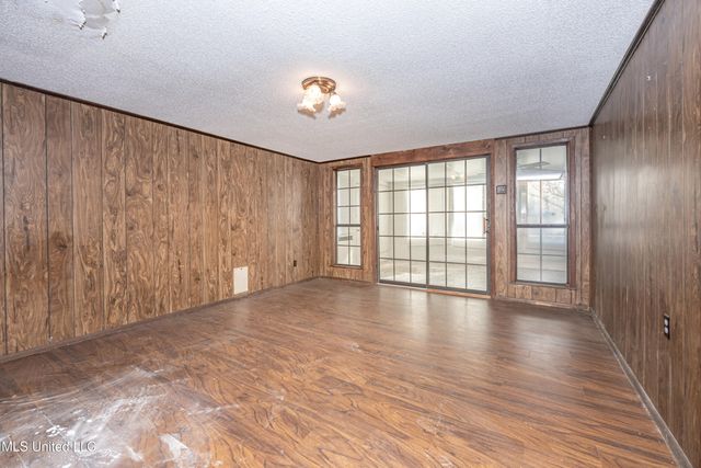 2704 Catherine Drive, Ocean Springs, MS 39564