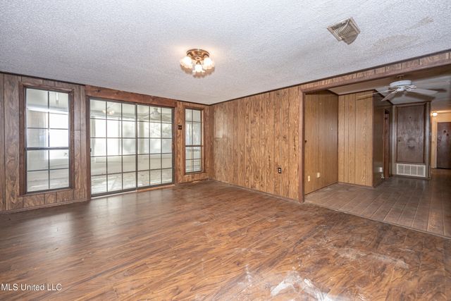 2704 Catherine Drive, Ocean Springs, MS 39564