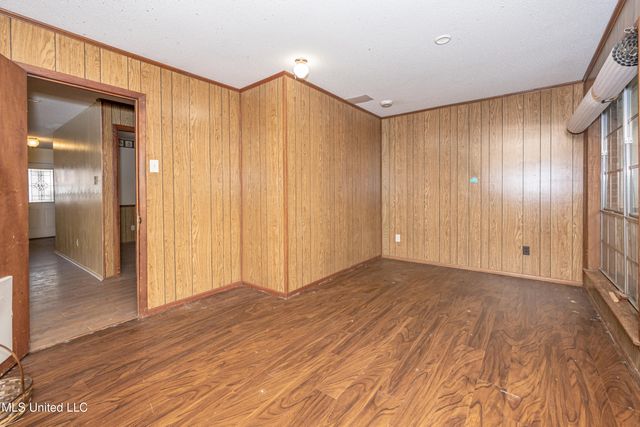 2704 Catherine Drive, Ocean Springs, MS 39564