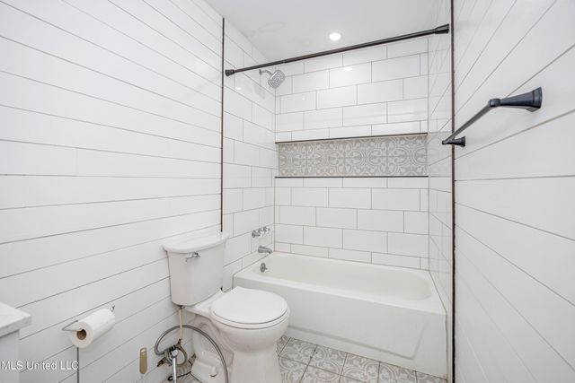 2704 Catherine Drive, Ocean Springs, MS 39564