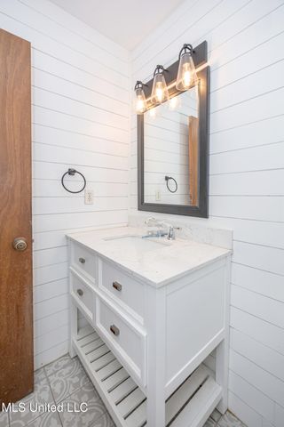 2704 Catherine Drive, Ocean Springs, MS 39564