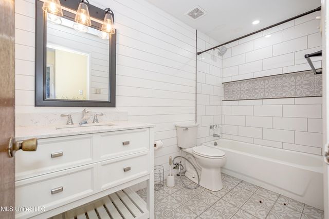 2704 Catherine Drive, Ocean Springs, MS 39564