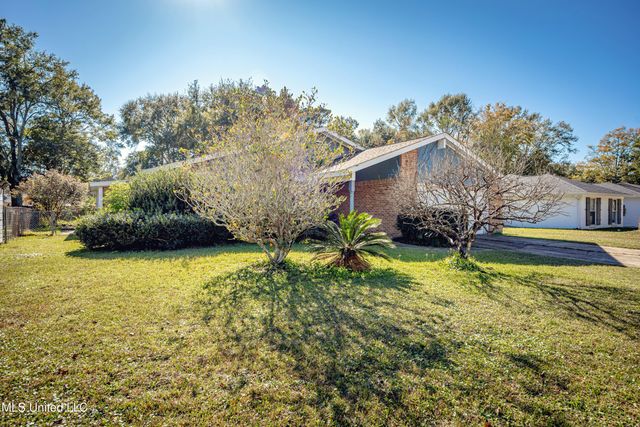 2704 Catherine Drive, Ocean Springs, MS 39564