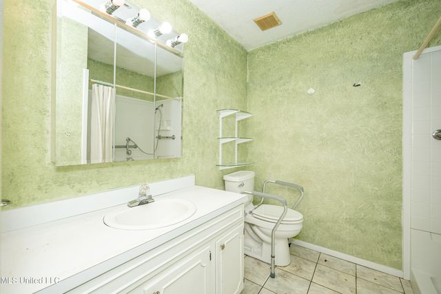 2704 Catherine Drive, Ocean Springs, MS 39564