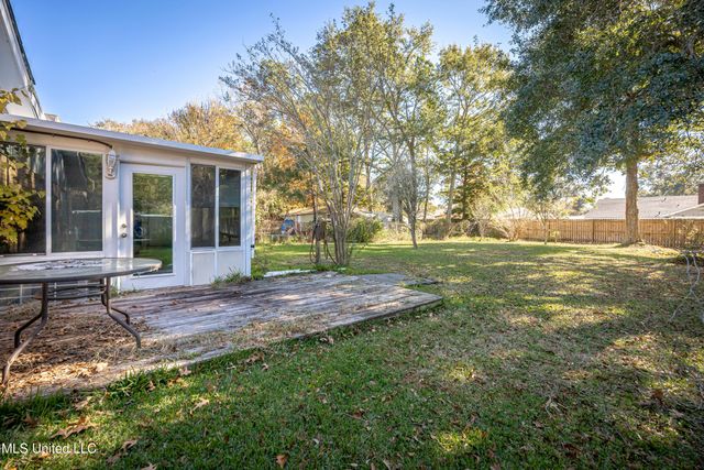 2704 Catherine Drive, Ocean Springs, MS 39564